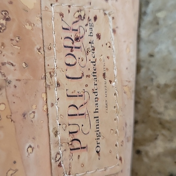 ◇Last price reduction ☆NEW!!! Pure Cork Crossbody - Picture 3 of 11